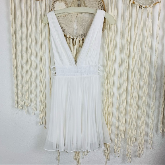Fame & Partners White Pleated Mini Dress size US/0 - Picture 10 of 10